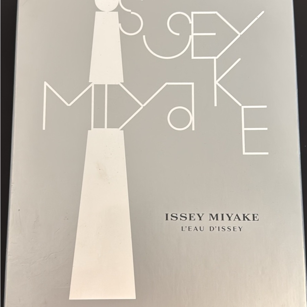 Issey Miyake L'Eau d'Issey Women Skincare - Silver